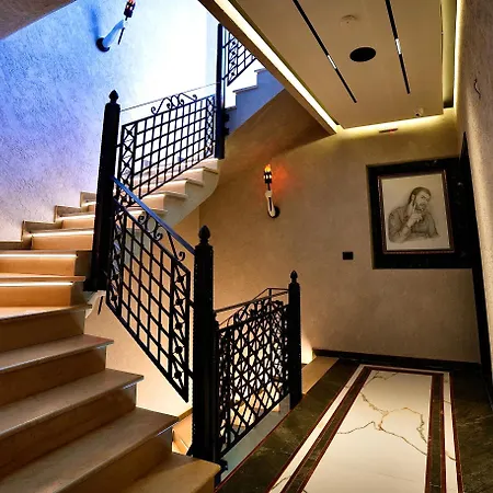 Luxury Em 4*